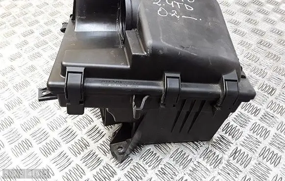Volvo V70 Air filter box 8626061