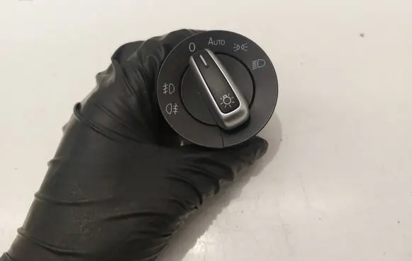 Volkswagen Touran II Light switch 3C8941431A