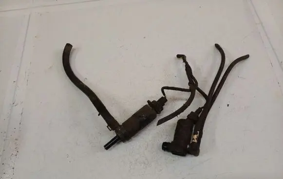 Ford Mondeo Mk III Windscreen/windshield washer pump 1C7117K624FC