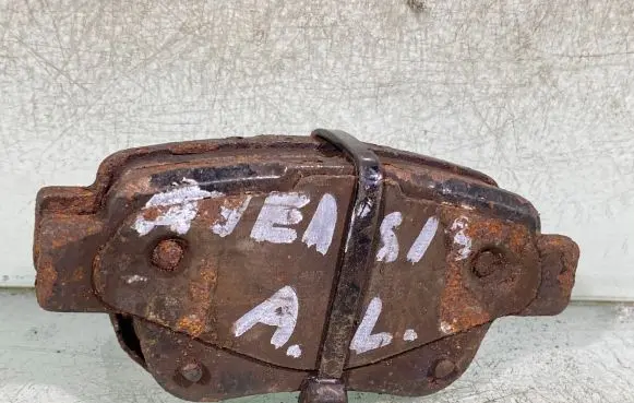 Toyota Avensis T250 Brake pads (rear) 