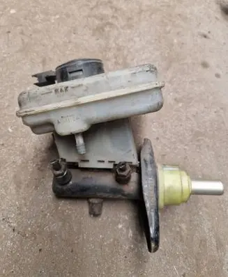 Land Rover Discovery 3 - LR3 Master brake cylinder 76470101