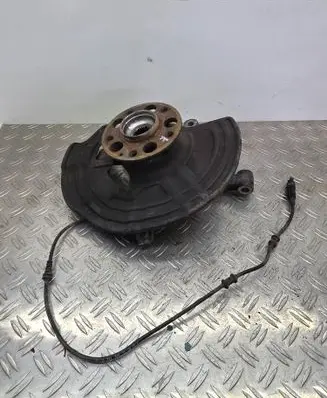 Mercedes-Benz CLA C117 X117 W117 Front wheel hub 24605