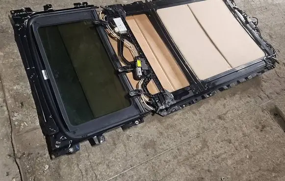 BMW X1 E84 Sunroof set 2992299 2992300