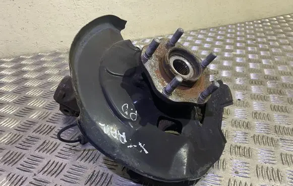 Nissan X-Trail T32 Front wheel hub