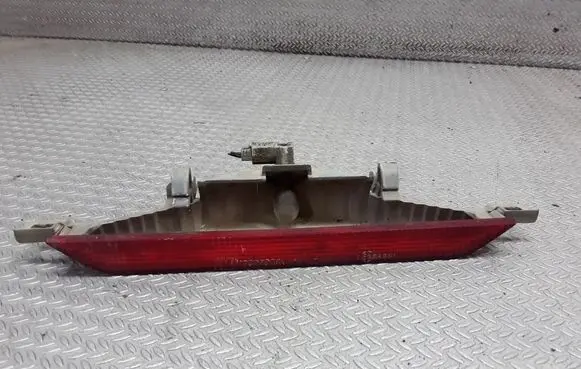 Toyota Avensis Verso Third/center stoplight