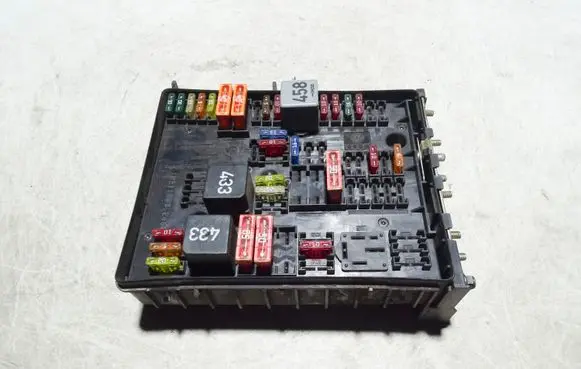 Volkswagen Touran I Fuse module 1K0937124