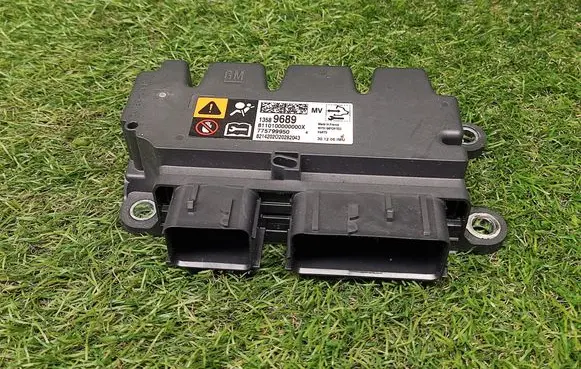 Opel Zafira C Airbag control unit/module 13589689