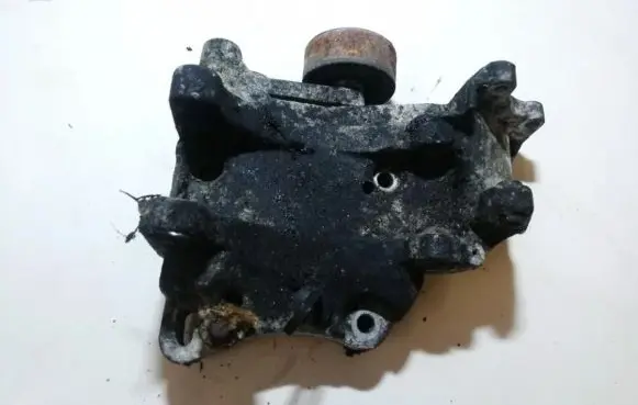 Citroen Xsara Picasso Engine mounting bracket