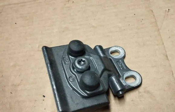 Chrysler Crossfire Front door lower hinge 