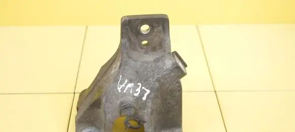 Jaguar XE Engine mounting bracket GX736061FB 29SP26