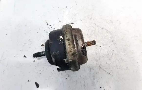 Engine mount bracket