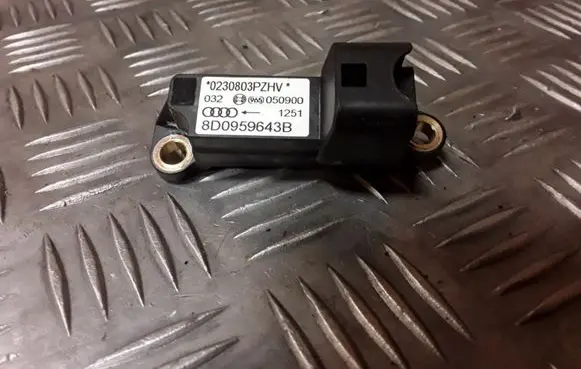 Audi A4 S4 B5 8D Airbag deployment crash/impact sensor 8D0959643B