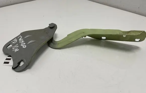 Engine bonnet/hood hinges