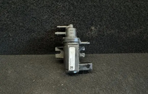 Volkswagen Touran I Turbo solenoid valve 1K0906627D