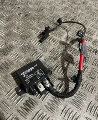 Mercedes-Benz E C207 W207 Battery relay fuse A0035422619 V23132A2001X27