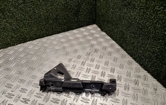 Front bumper mounting bracket
