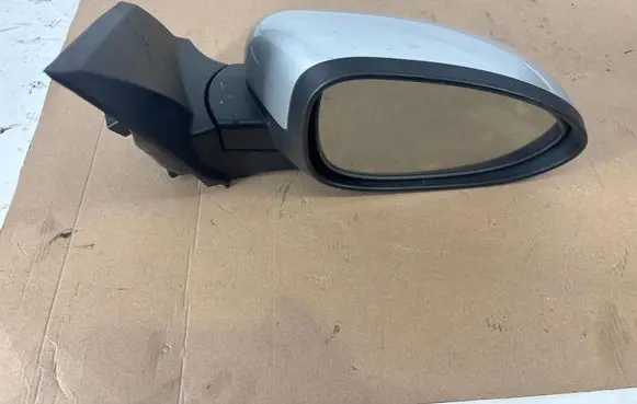 Chevrolet Aveo Manual wing mirror E4023437