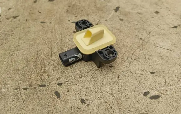 Mercedes-Benz GL X166 Airbag deployment crash/impact sensor A1668210351 56054084AA