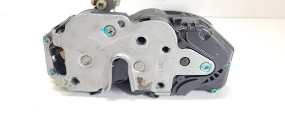 Opel Insignia A Front door lock 13503161