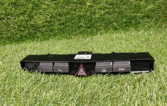 Opel Zafira B Hazard light switch 13100108 13100108XJ