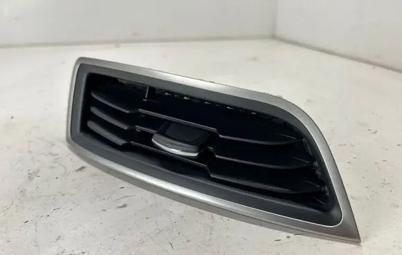 Ford Edge II Dash center air vent grill EM2B19C681A EM2B19C681B T20640
