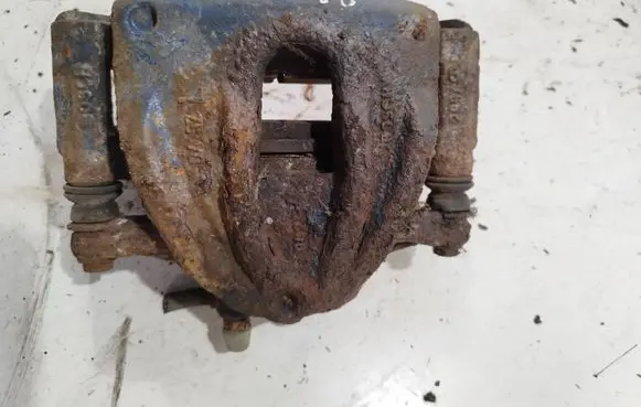 Toyota Corolla Verso AR10 Front brake caliper