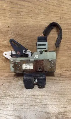 Volvo V70 Loading door lock 3071636