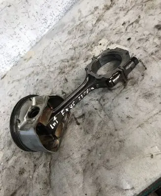 Infiniti FX Piston with connecting rod