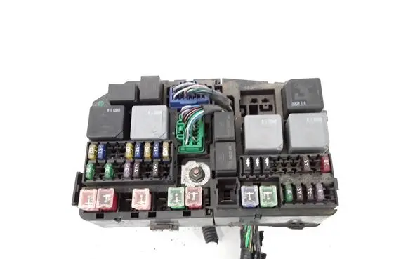 Ford Mondeo Mk III Fuse module 1S7T14A142AA 71543256