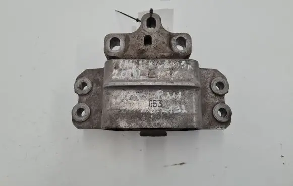 Volkswagen PASSAT B6 Engine mount bracket 3C0199555