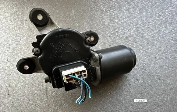 Nissan Patrol Y61 Wiper motor 28810VB000