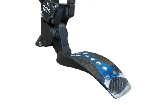 Mercedes-Benz Vito Viano W638 Accelerator throttle pedal A9013000404 0281002335
