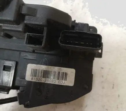 Hyundai Santa Fe Front door lock 813202B020