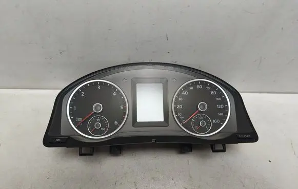 Volkswagen Tiguan Speedometer (instrument cluster) 5N0920972D