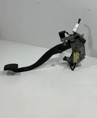 Hyundai i20 (PB PBT) Clutch pedal 328021J300