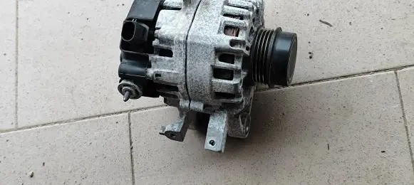Toyota Yaris Generator/alternator 270600Y370 2712228A 417009482