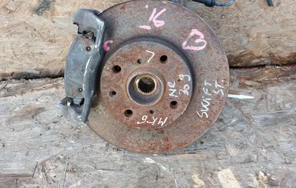 Suzuki Swift I Front wheel hub spindle knuckle