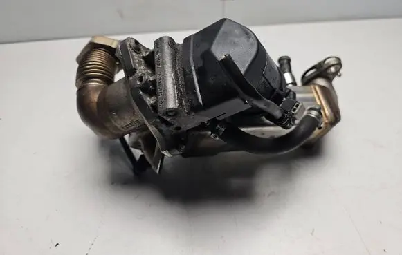 BMW 5 F10 F11 EGR valve cooler 7805446 P9466012 0121