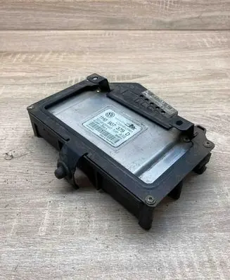 Volkswagen Golf III ABS control unit/module 1H0907379D 3X4311