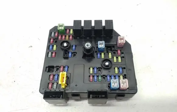 Chevrolet Captiva Fuse module 23189290