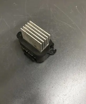 Nissan Pathfinder R50 Heater blower motor/fan resistor