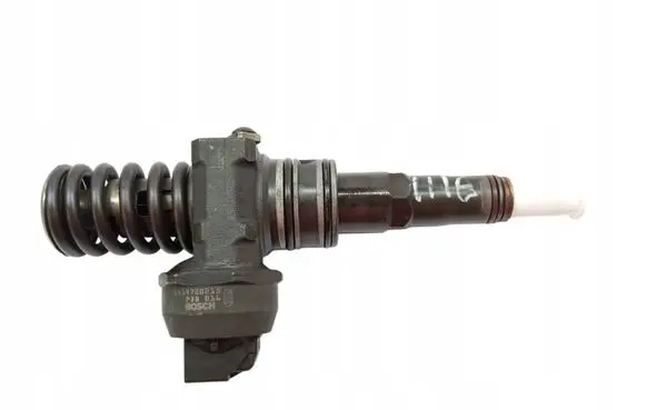 Volkswagen Golf V Fuel injector 038130073AG