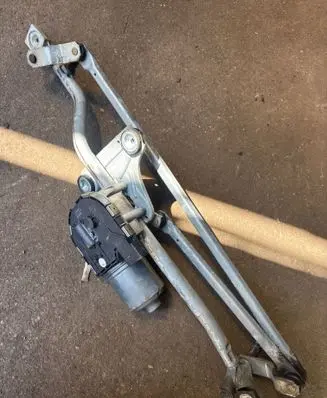 Volvo XC60 Front wiper linkage and motor 30753513