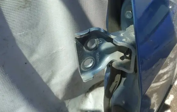 Ford Fiesta Front door upper hinge