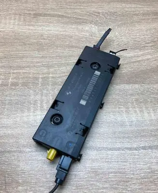 BMW 1 E81 E87 Aerial antenna amplifier 6958900 10819610 WITHPLUG