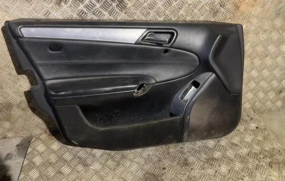 Mercedes-Benz C W203 Front door card panel trim 000077532