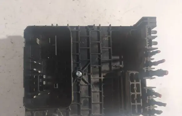 Volkswagen PASSAT B6 Fuse module 3C0937125