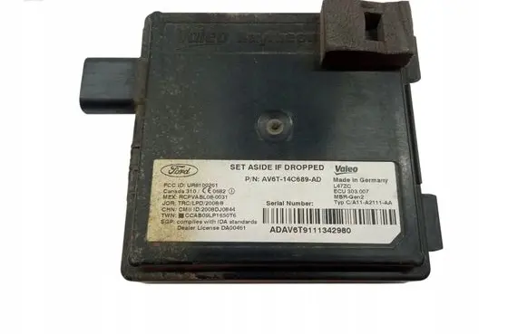 Ford Focus Distronic sensor radar AV6T14C689AD