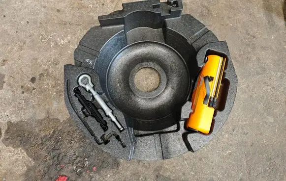 Peugeot 3008 I Tool set 9806603180