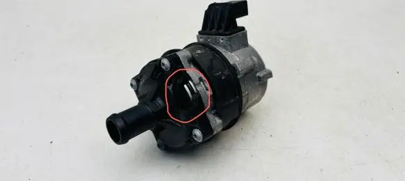 Audi Q8 e-tron Electric auxiliary coolant/water pump 4KE965567B